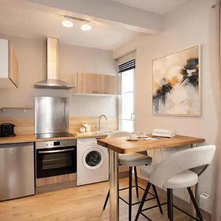 Cosy - Eiffel Tower & Invalides Apartment